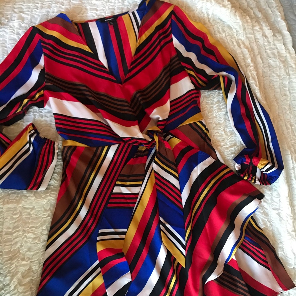 Colorful wrap dress with tie front